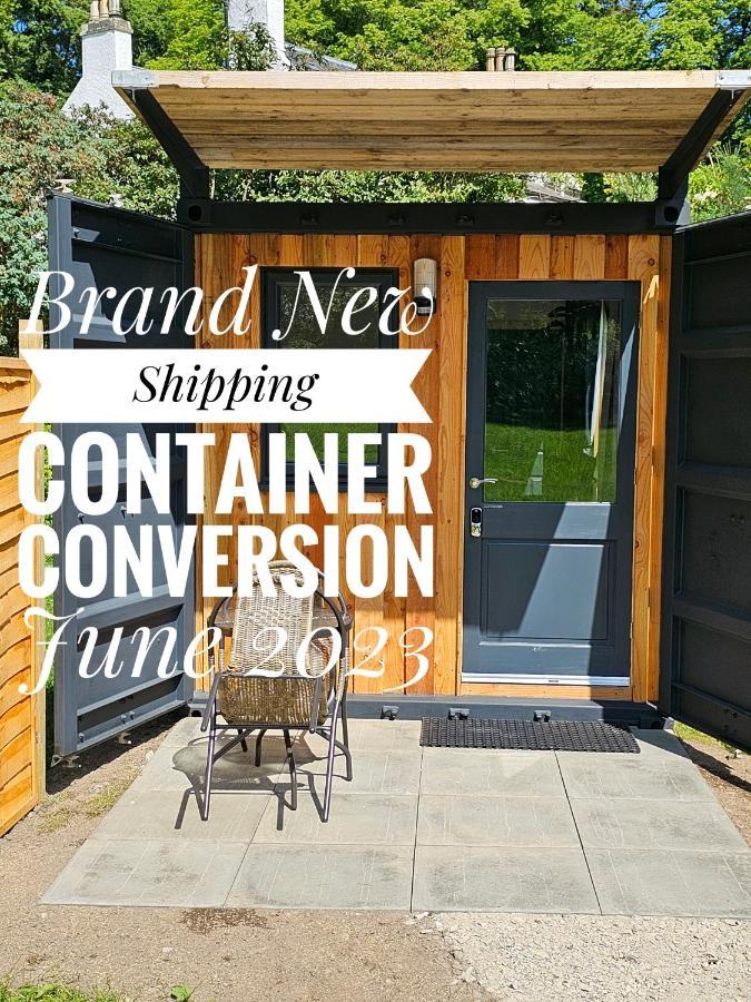 A Unique Experience In A Converted Shipping Containers, Glamness Is Adults Only Inverness Rom bilde